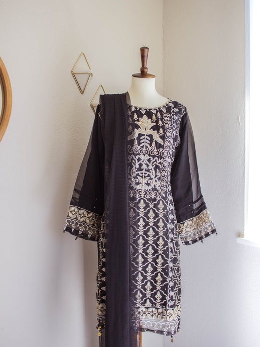Black Tale 3pc Suit - Sanyra | Ethnic designer clothing