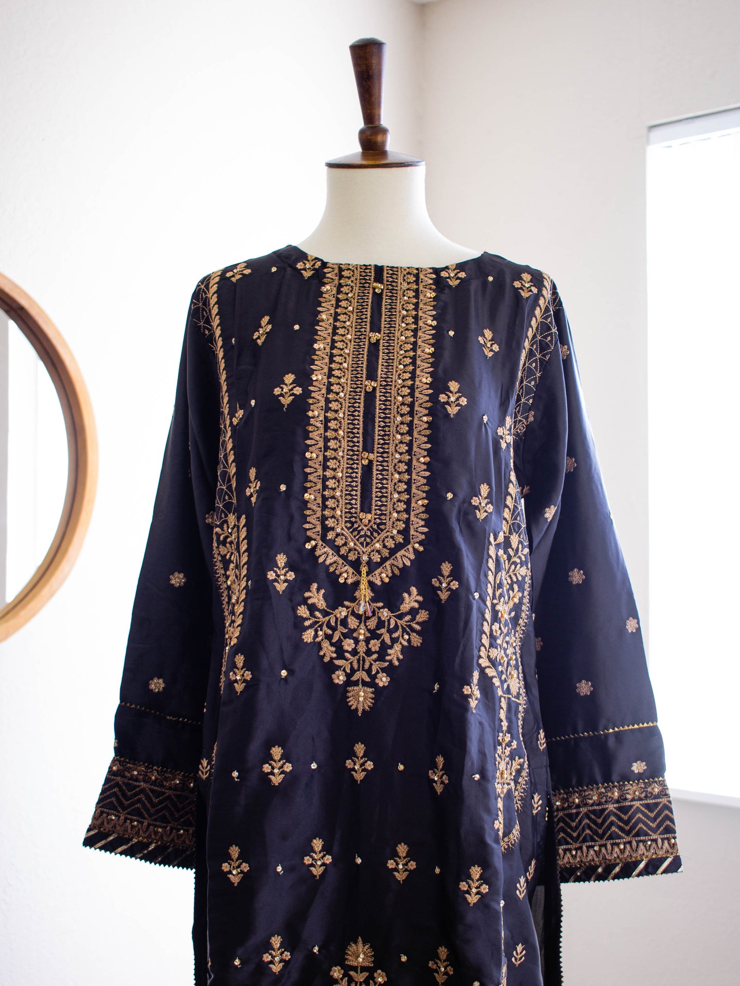 Resham Kurti Black (M)(S21)