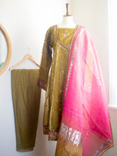Load image into Gallery viewer, Qamar (3pc) (M)