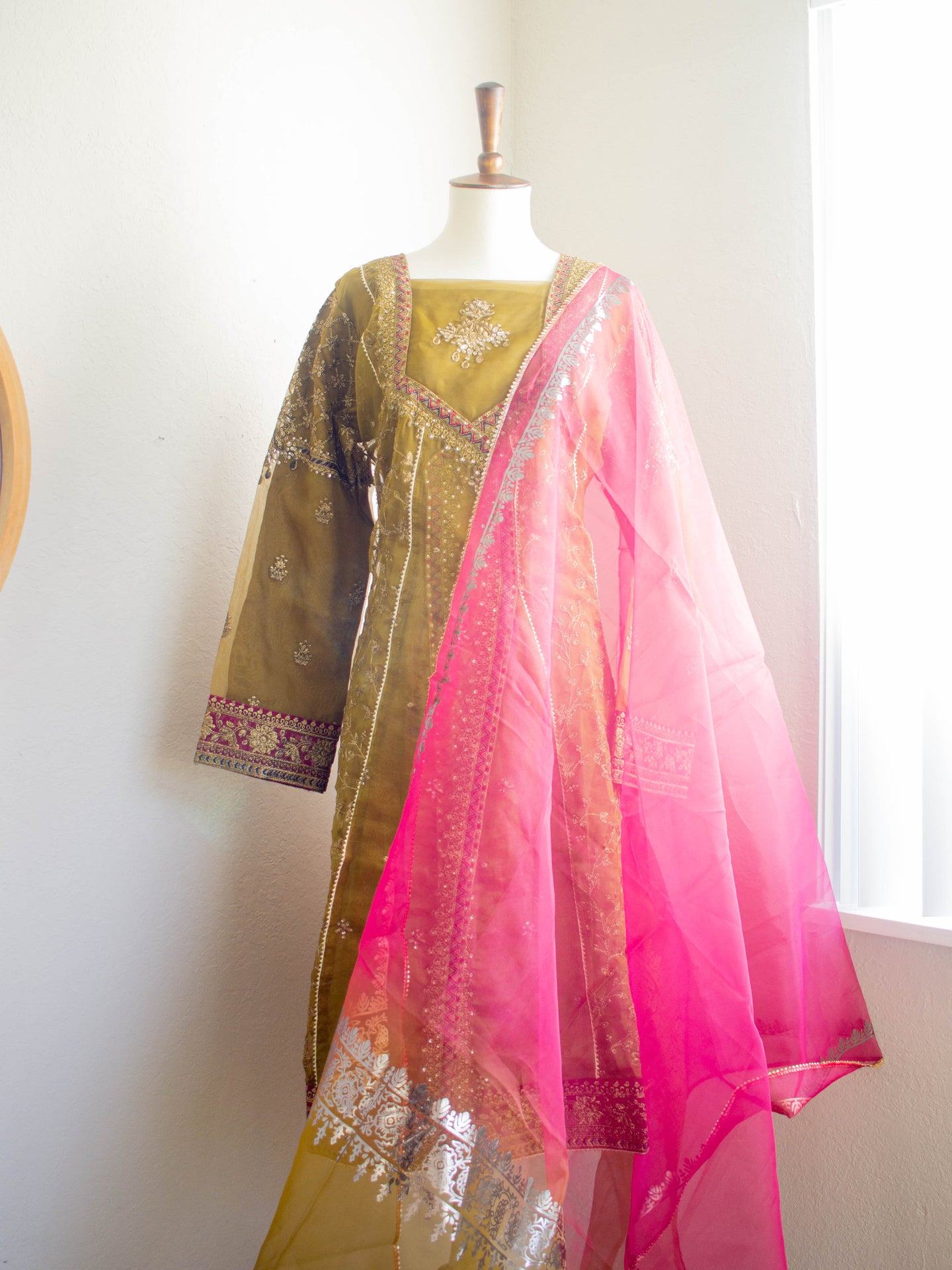 Qamar (3pc) (M)